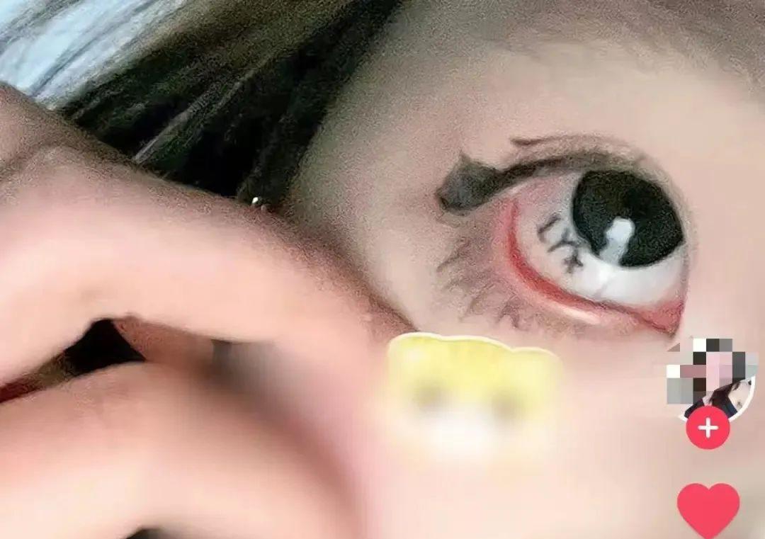 _热搜上毁三观的“用鞋吃饭”挑战：垃圾文化	，正在毒害中国年轻人_热搜上毁三观的“用鞋吃饭”挑战：垃圾文化，正在毒害中国年轻人